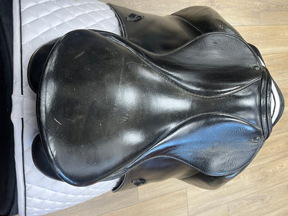 Stubben Dressage Saddle Black 18” - Pre Loved