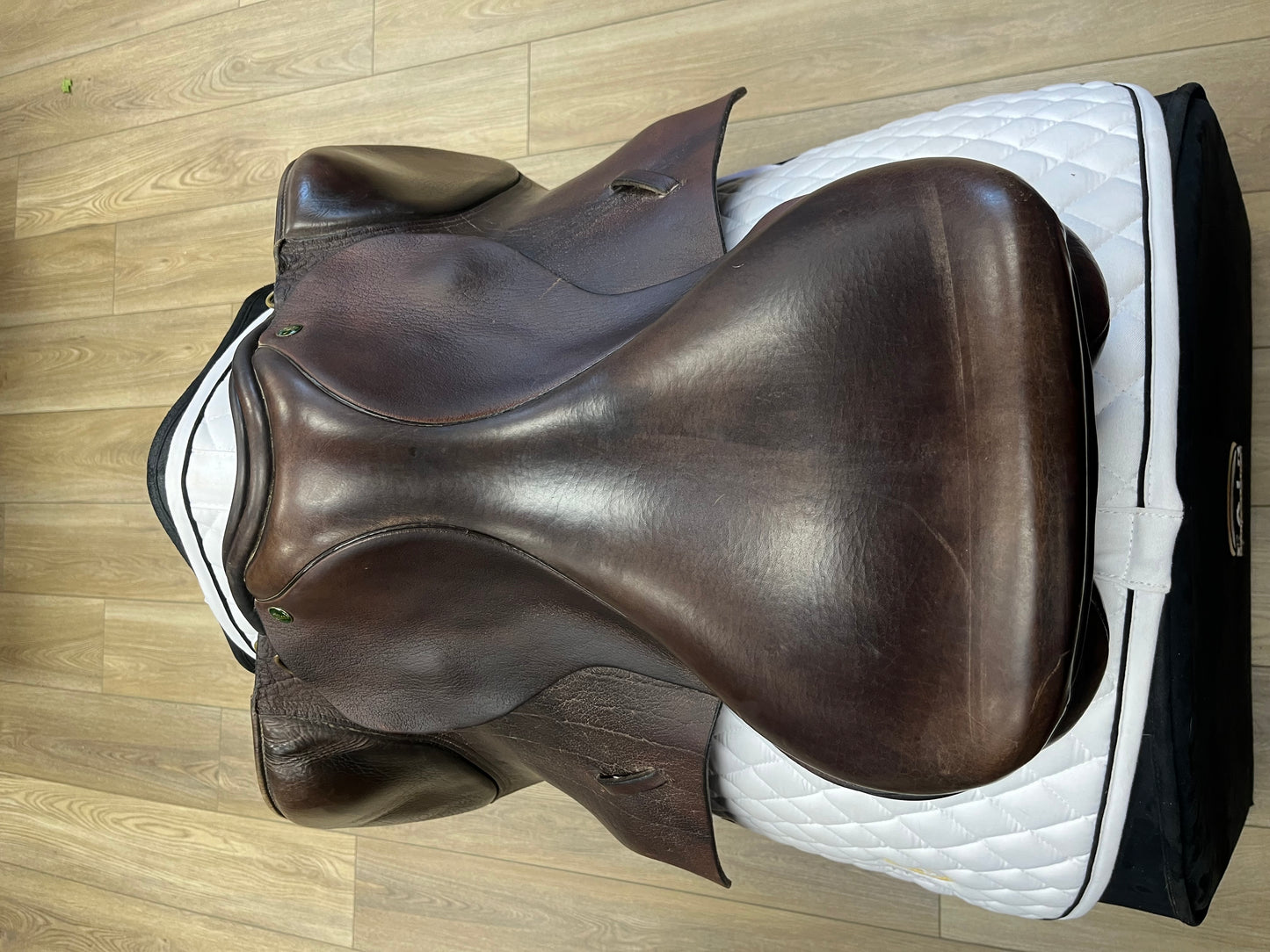 Ideal English Saddle 17" - Pre Loved