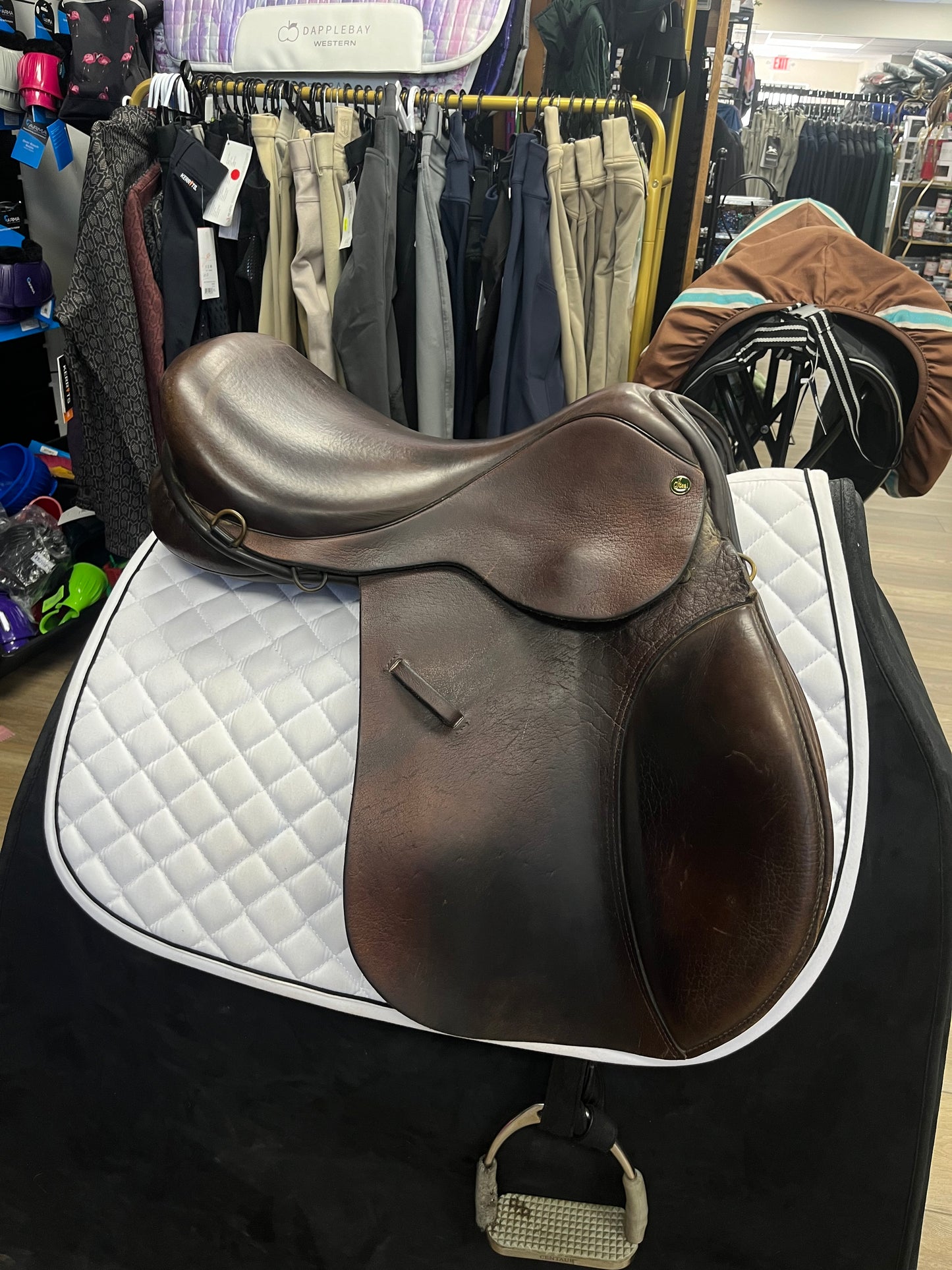 Ideal English Saddle 17" - Pre Loved