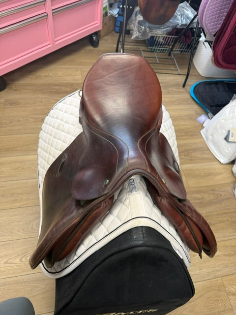PRE-LOVED: Stubben Saddle 16.5"