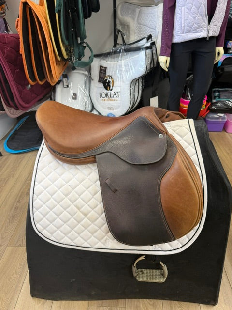 PRE-LOVED: Beval Heritage Saddle 16.5"
