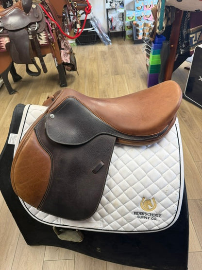PRE-LOVED: Beval Heritage Saddle 16.5"