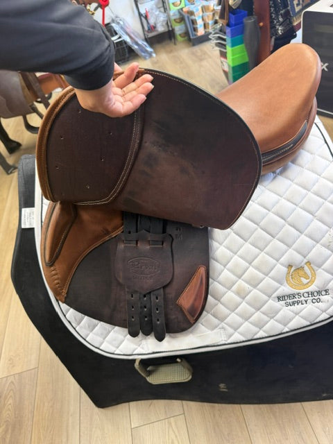 PRE-LOVED: Beval Heritage Saddle 16.5"