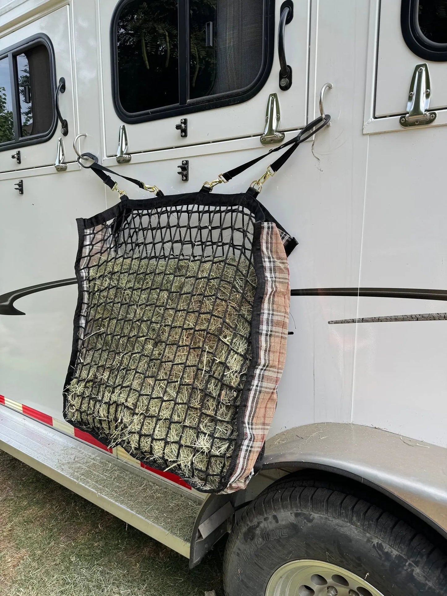 Slow Feed Hay Bag - 4 Flake Capacity - Riders Choice Supply Co