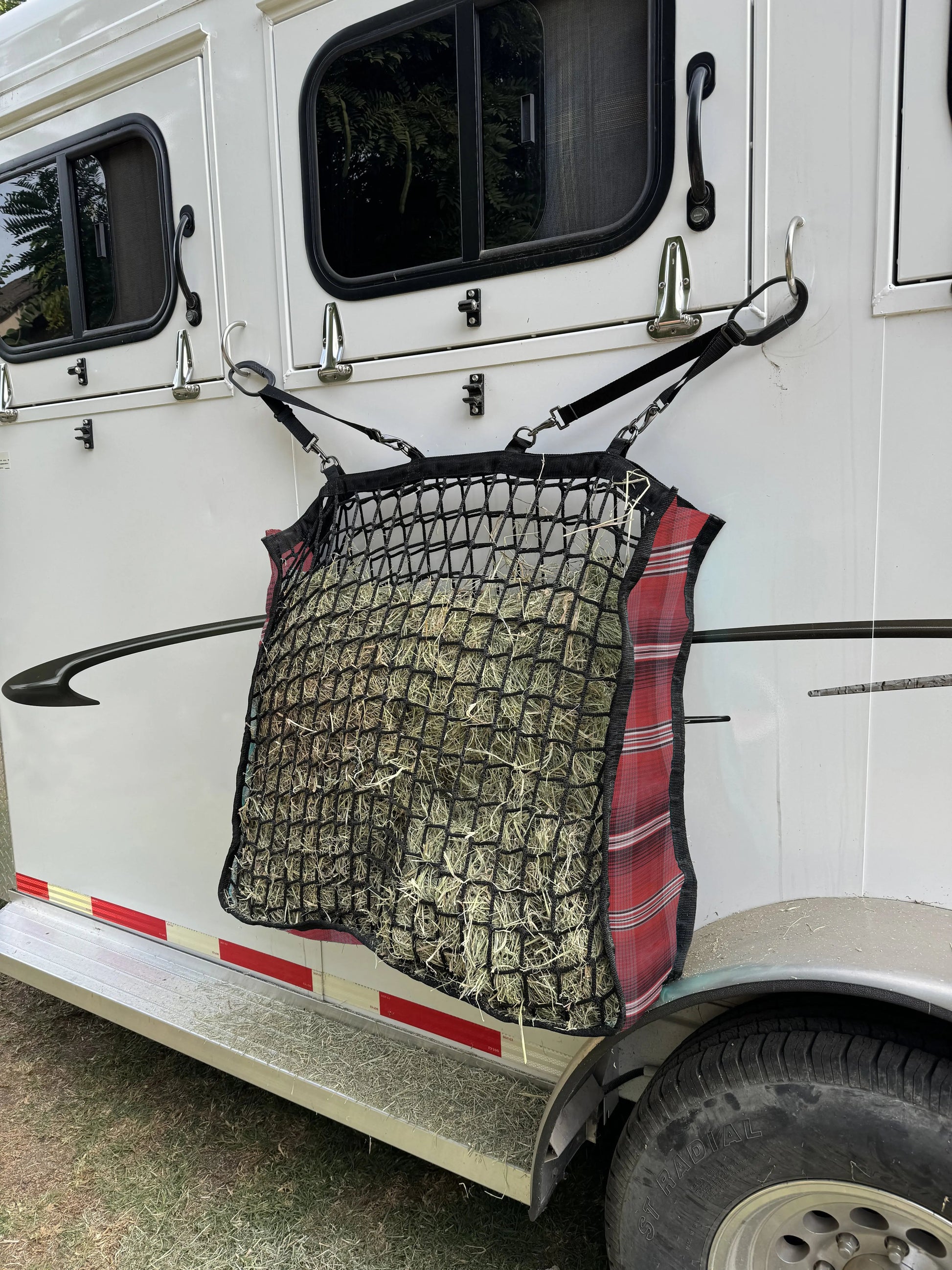 Slow Feed Hay Bag - 4 Flake Capacity - Riders Choice Supply Co