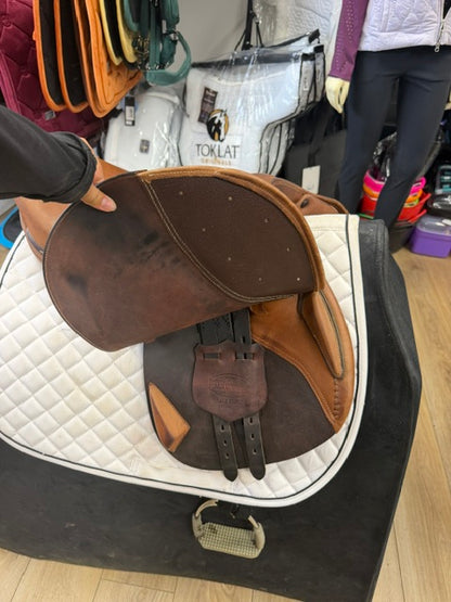 PRE-LOVED: Beval Heritage Saddle 16.5"