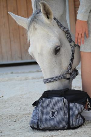 Quismy Grooming Bag - Riders Choice Supply Co